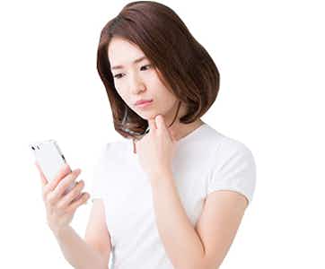 悩んでる女性